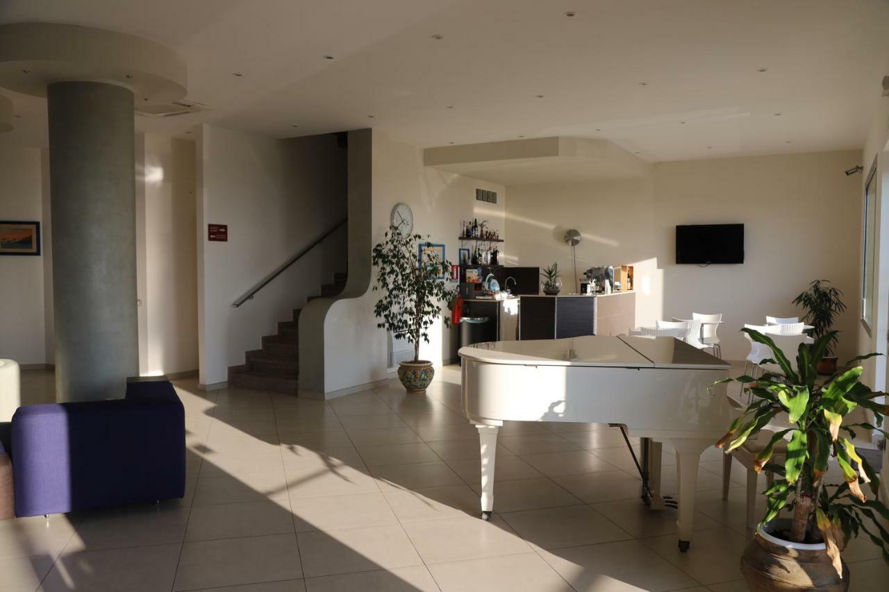 Hotel Celeste マルツァメミ エクステリア 写真